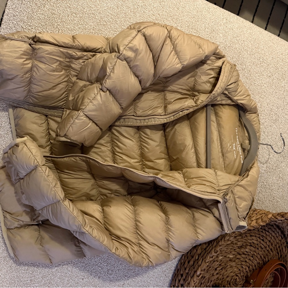 TNA Little Puff Gold Packable Jacket - Picture 2 of 3